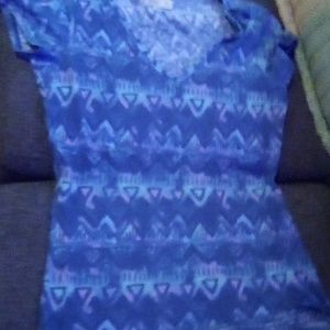 Hollister Vneck Aztec Teal And Blue Short Sleeve Shirt